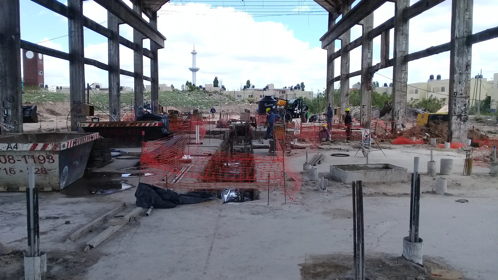 Construcción de Vivienda Urbana en Lanús con Diseño Contemporáneo y Cochera - Lanús